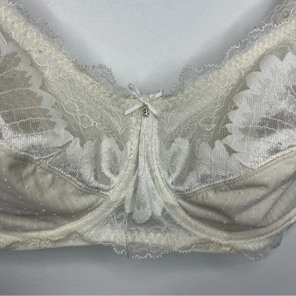 Amoena Aurelie Size 34D Wired Mastectomy Bra Lace & Gold Tone Detailing - Picture 4 of 15